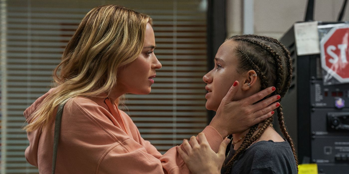 Emily Blunt and Chloe Coleman as Liza and Phoebe in Pain Hustlers