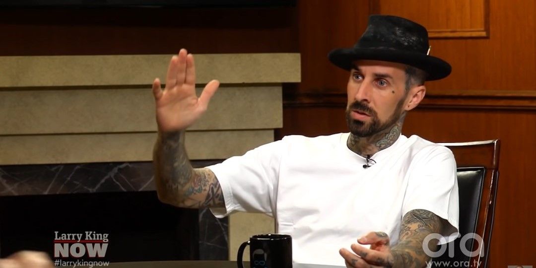 Travis Barker sur Larry King expliquant maintenant l'accident d'avion