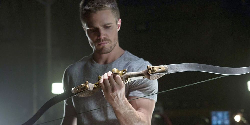 Oliver Queen, played by Stephen Amell, picks up his bow in CW's Arrow