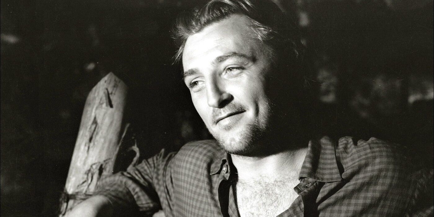 Robert Mitchum smiling in Blood on the Moon