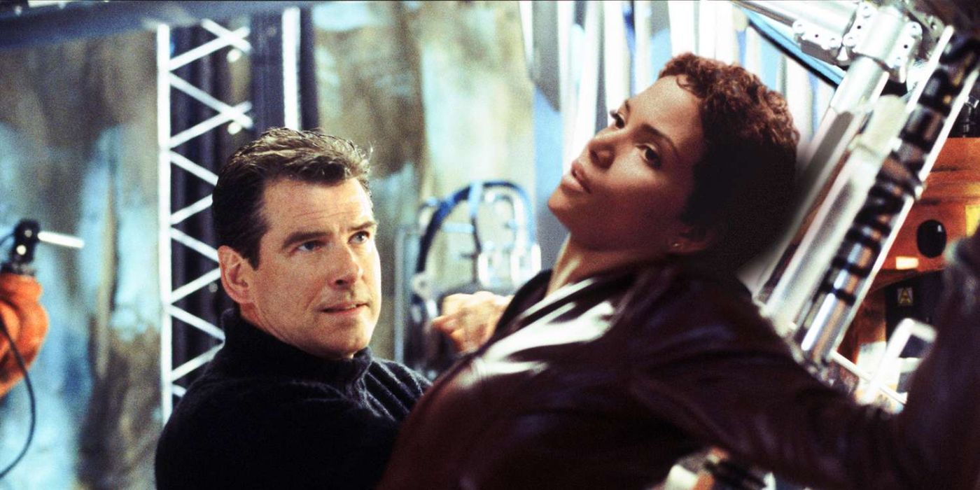 Pierce Brosnan como James Bond y Halle Berry como Jinx en Die Another Day