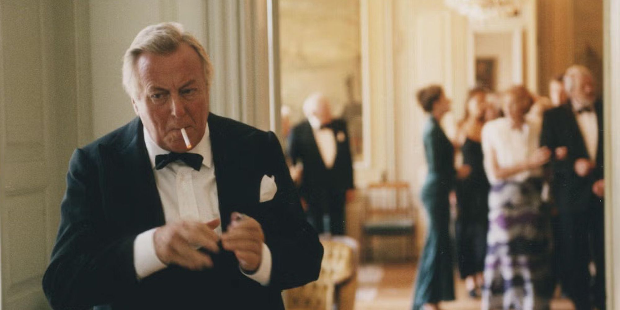 Henning Moritzen as Helge smoking a cigarrette in Festen