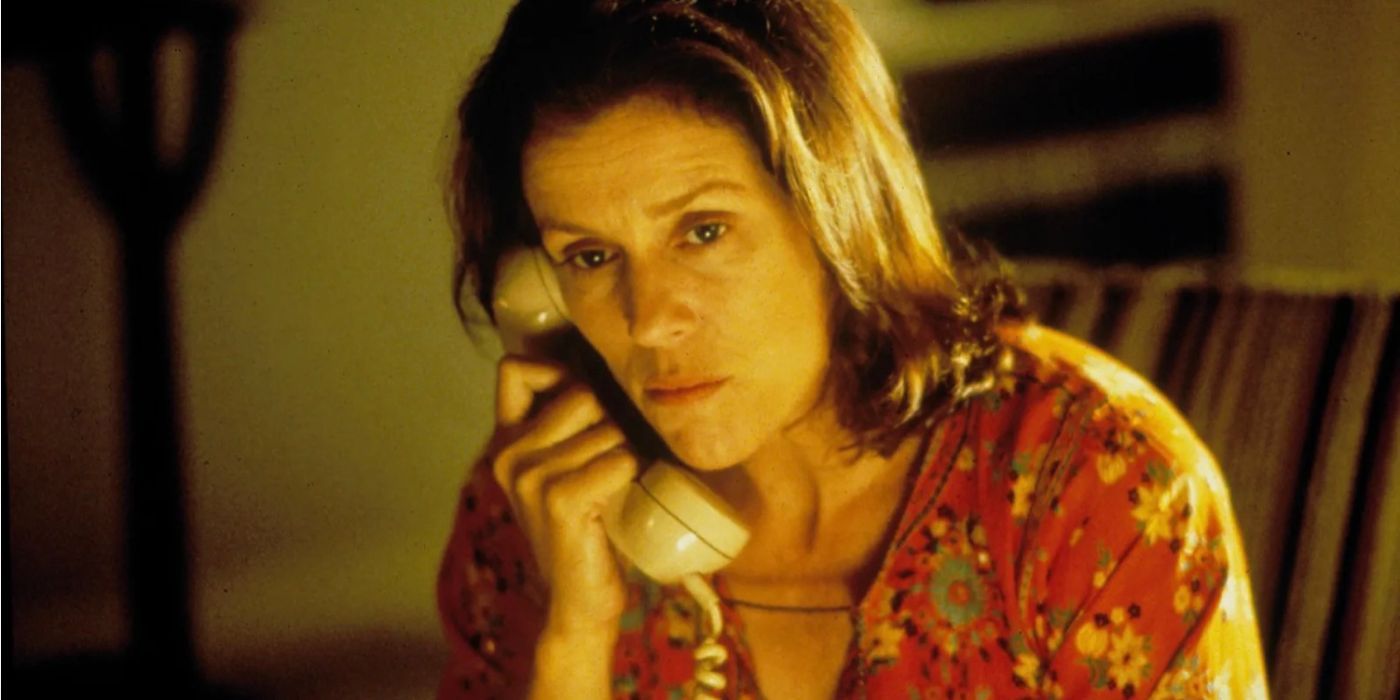Frances McDormand as Elaine making a call in 'Almost Famous'