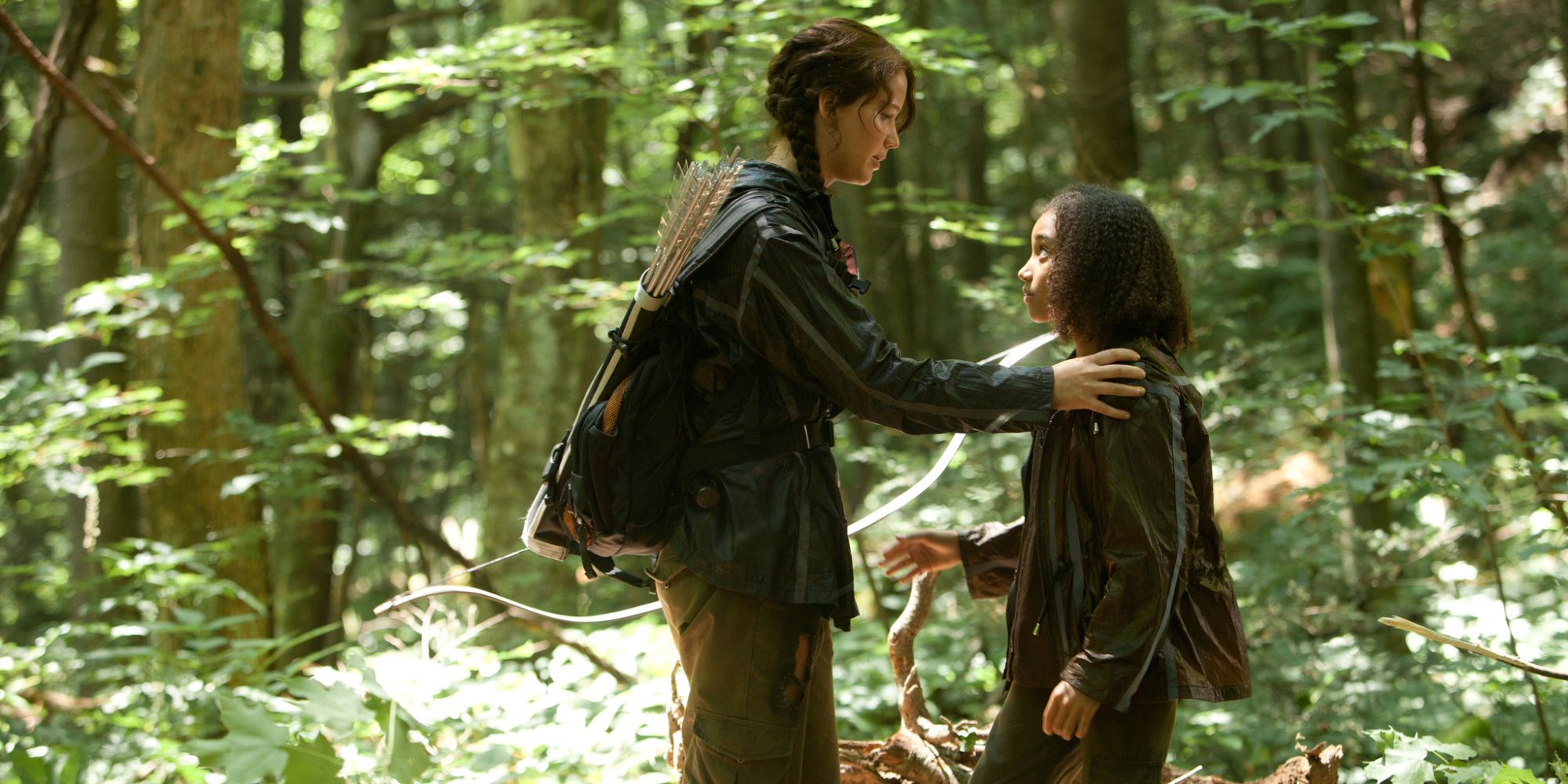 Jennifer Lawrence and Amandla Stenberg in The Hunger Games (2012)