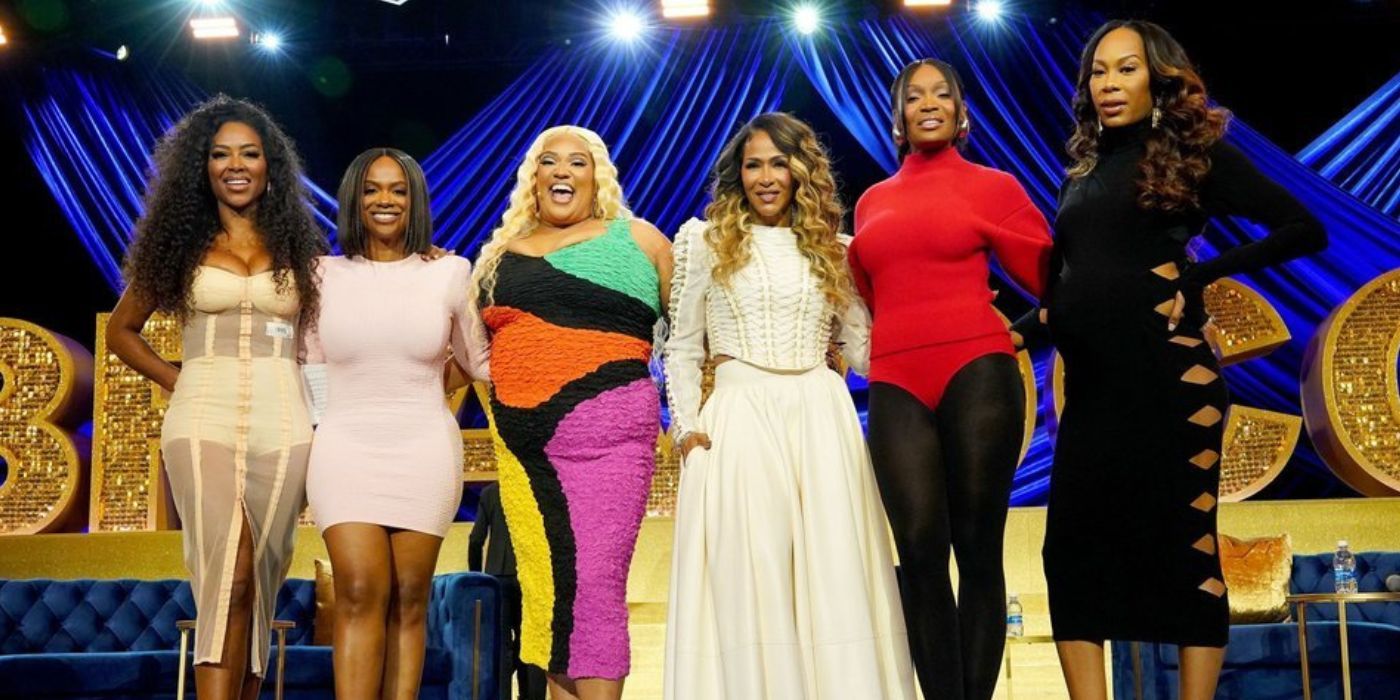 Kenya Moore, Kandi Burruss, X Mayo, Shereé Whitfield, Marlo Hampton, and Sanya Richards-Ross pose at 'BravoCon'