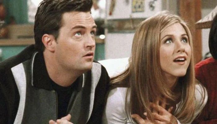 Matthew Perry and Jennifer Aniston in Friends