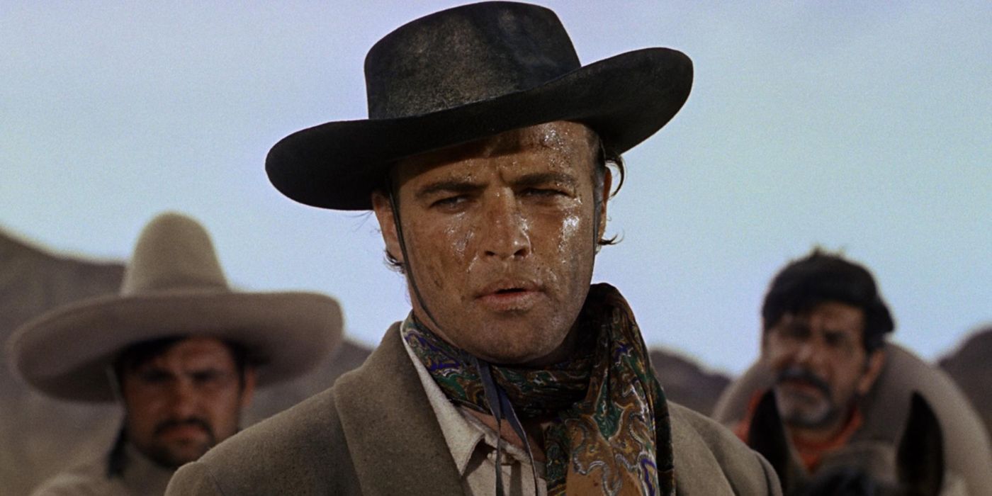 Marlon Brando como Rio usa un sombrero de vaquero y suda bajo el sol en One-Eyed Jack