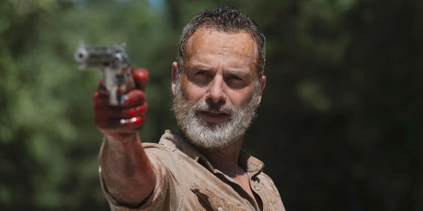 Andrew Lincoln como Rick apontando uma arma para The Walking Dead