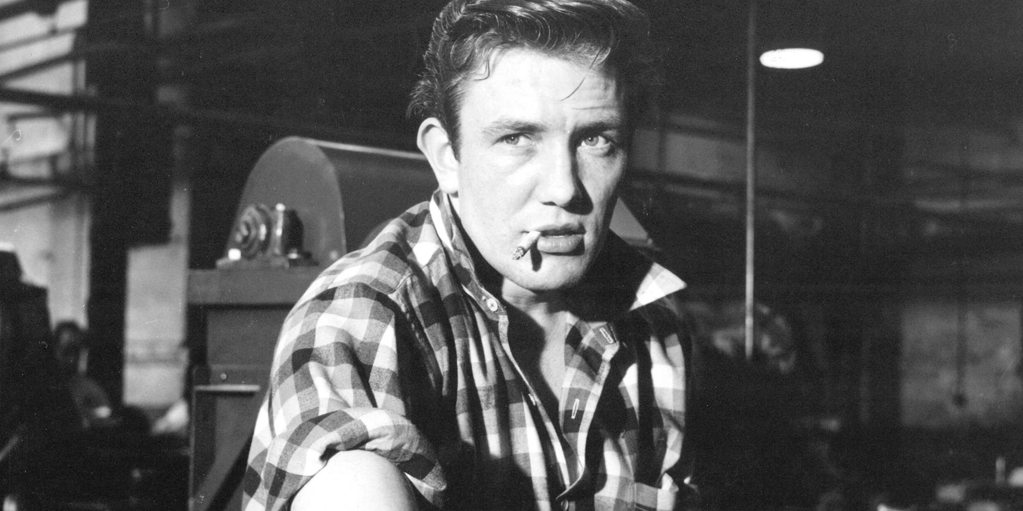 Albert Finney as Arthur Featon smoking a cigarette in Saturday Night and Sunday Morning
