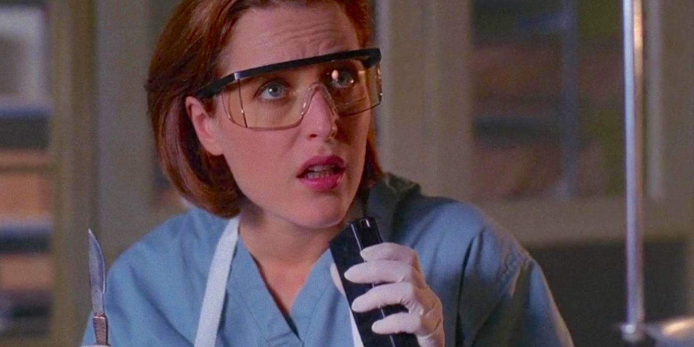 Scully realiza autópsia hilariante no episódio 