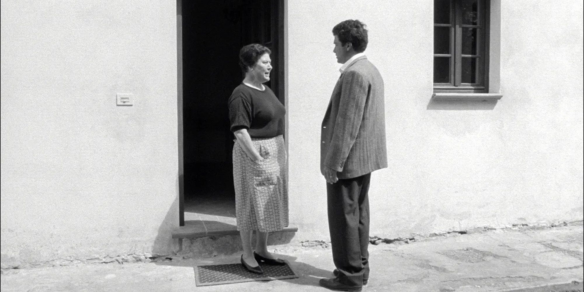 A man and a woman facing each other in the film Sicilia!