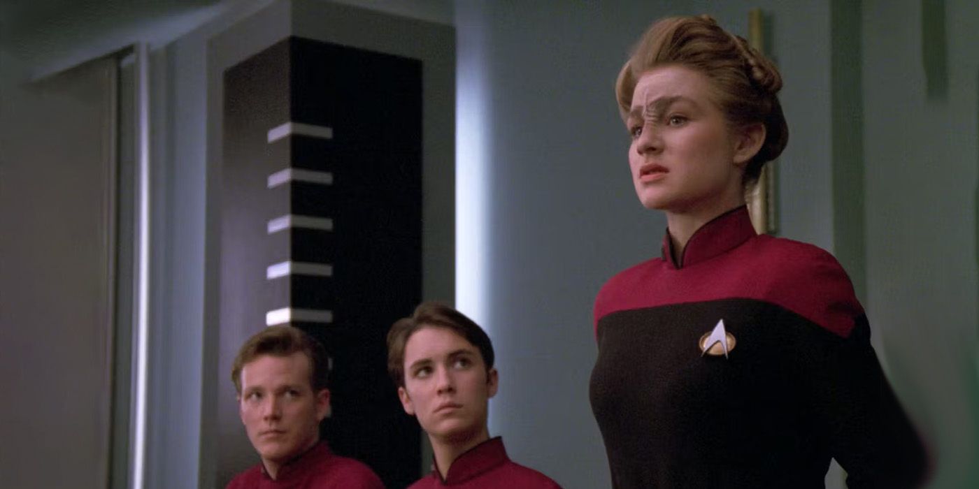 star-trek-the-next-generation-the-first-duty-social-featured