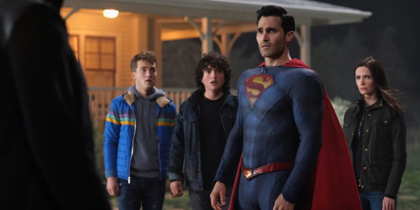 Tyler Hoechlin as Superman standing in front of his family (including Jordan Elsass as Jon Kent, Alex Garfin as Jordan Kent, and Elizabeth Tulloch as Lois Lane) while talking to someone off-camera in 'Superman & Lois' Season 1, Episode 14, "The Eradicator"