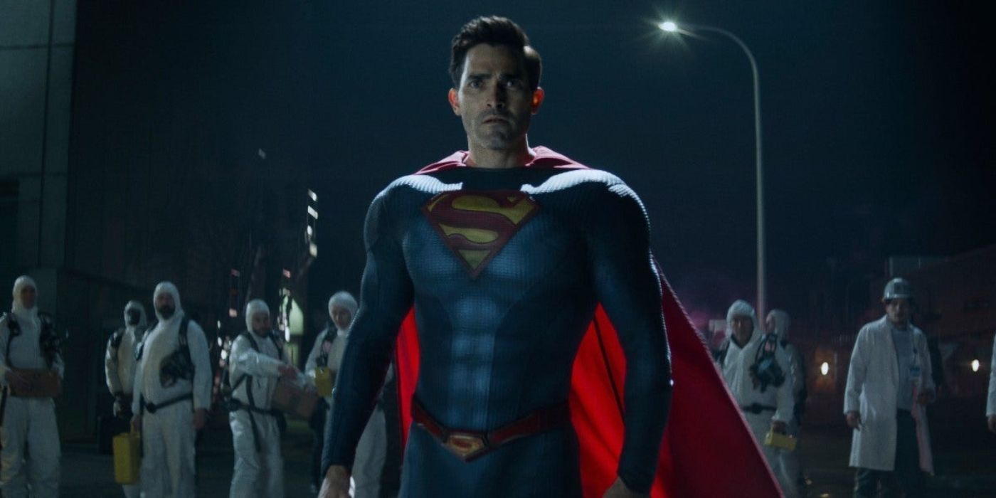 Tyler Hoechlin as Superman standing in front of scientists and looking ahead