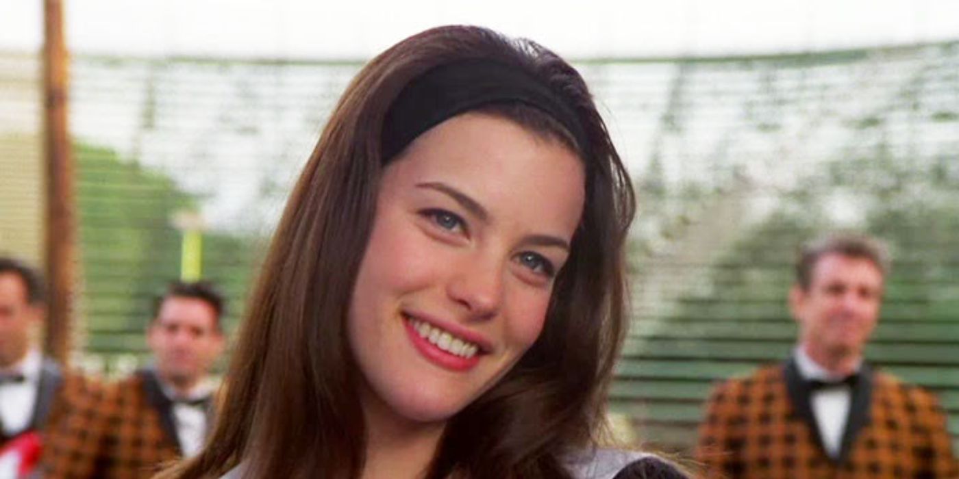 Liv Tyler as Fay Dolan smiling in That Thing You Do!