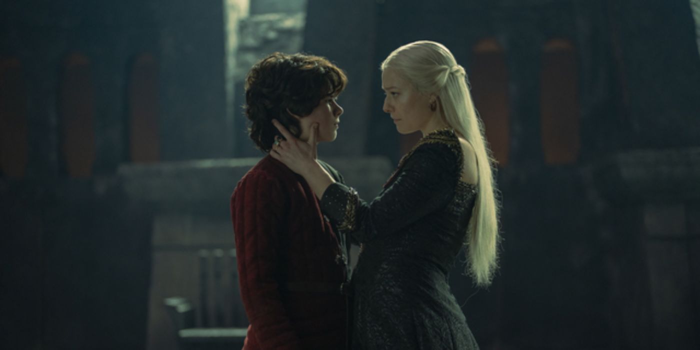 Emma D'arcy as Princess Rhaenyra Targaryen holding her son Ty Tennet as Aegon II Targaryen