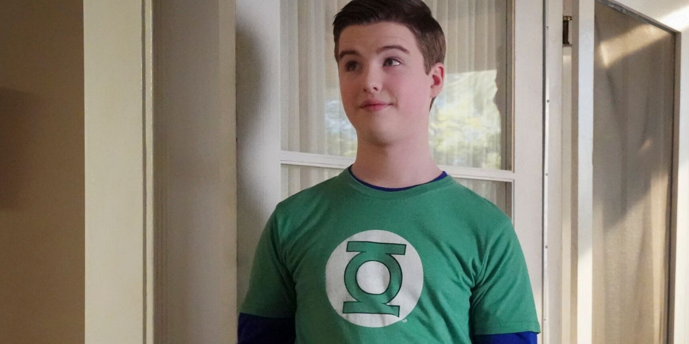 Sheldon Cooper (Iain Armitage) wearing a Green Lantern shirt in Young Sheldon