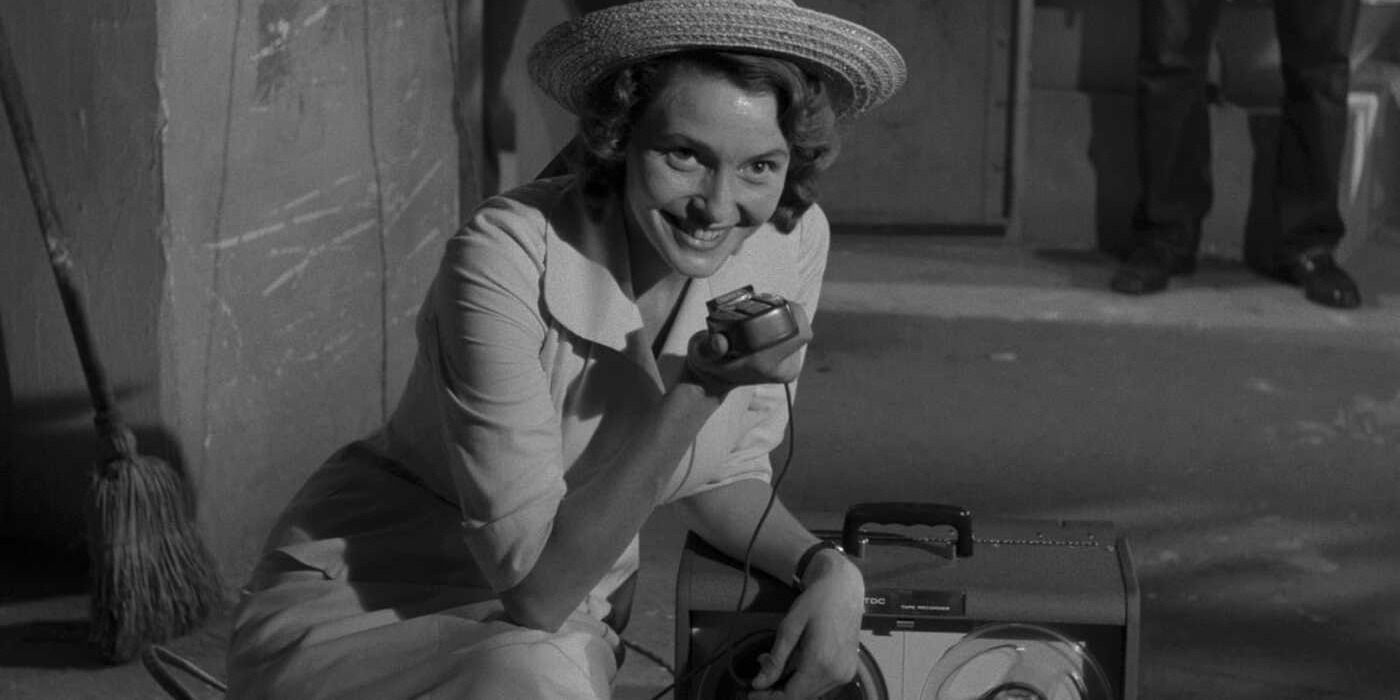 Patricia Neal records a song for a radio program in A Face in the Crowd