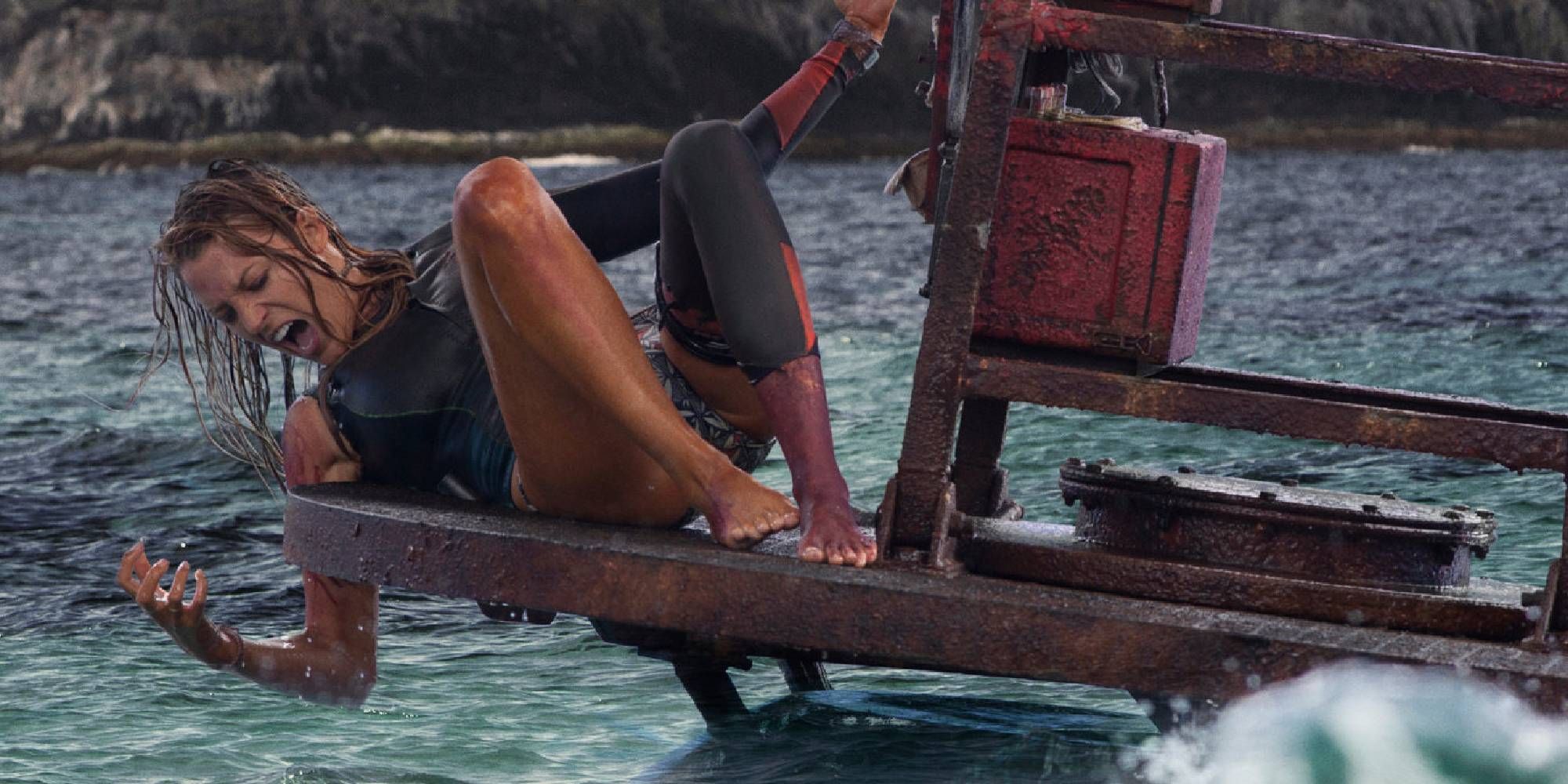 Blake Lively injured and screaming in The Shallows