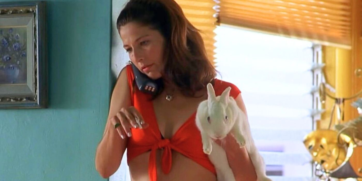 Catherine Keener with a bunny in 'Out of Sight'