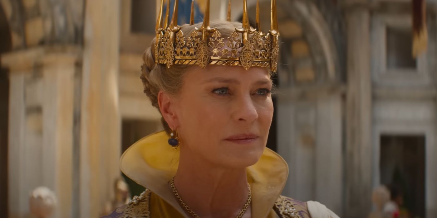 Robin Wright as Queen Isabelle wearing a crown in Damsel
