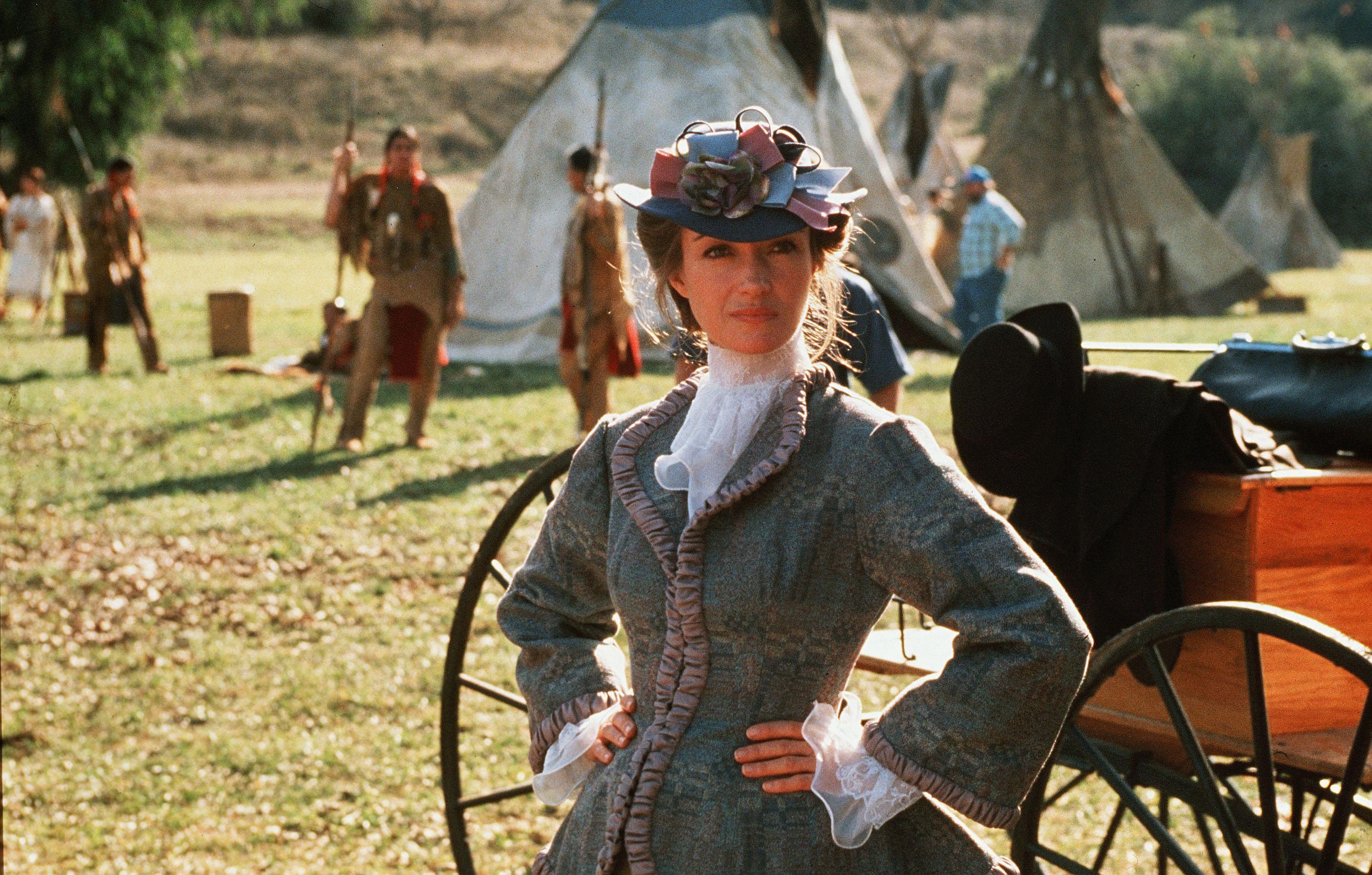 Jane Seymour as Michaela Quinn standing by a wagon in Dr. Quinn, Medicine Woman