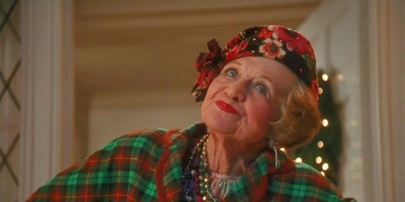 close up of Mae Questel as Aunt Bethany in 'Christmas Vacation'
