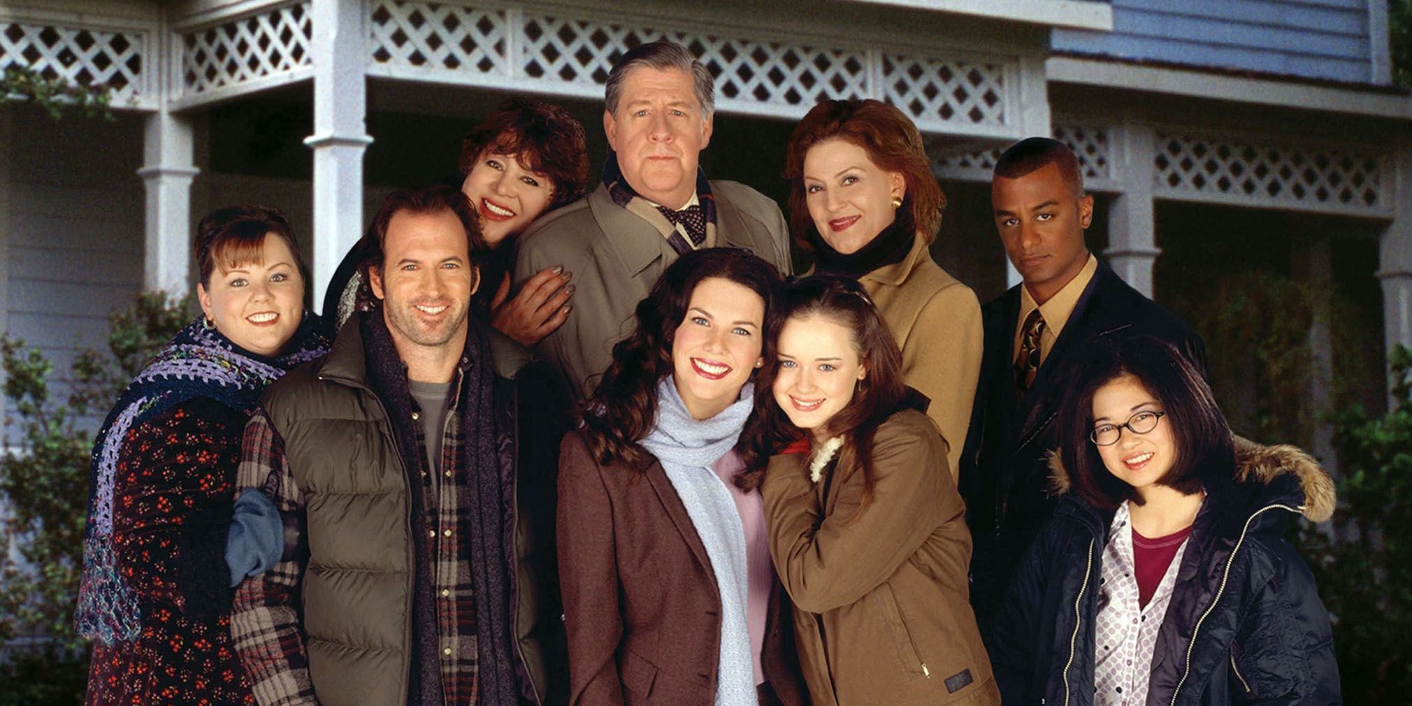Actors Lauren Graham, Alexis Bledel, Keiko Agena, Scott Patterson, Melissa McCarthy, Kelly Bishop, Edward Herrmann, Yanic Truesdale and and Liz Torres posing for a promotional photo for Gilmore Girls.
