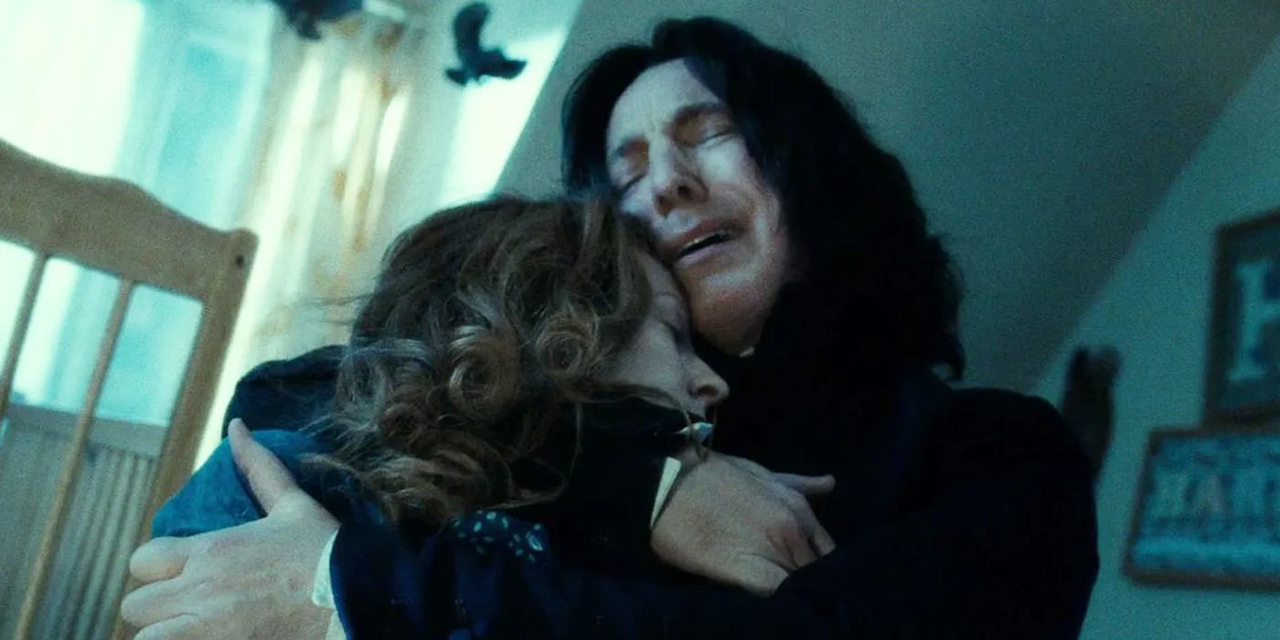 Severus Snape sostenint una Lily Potter morta i plorant a 