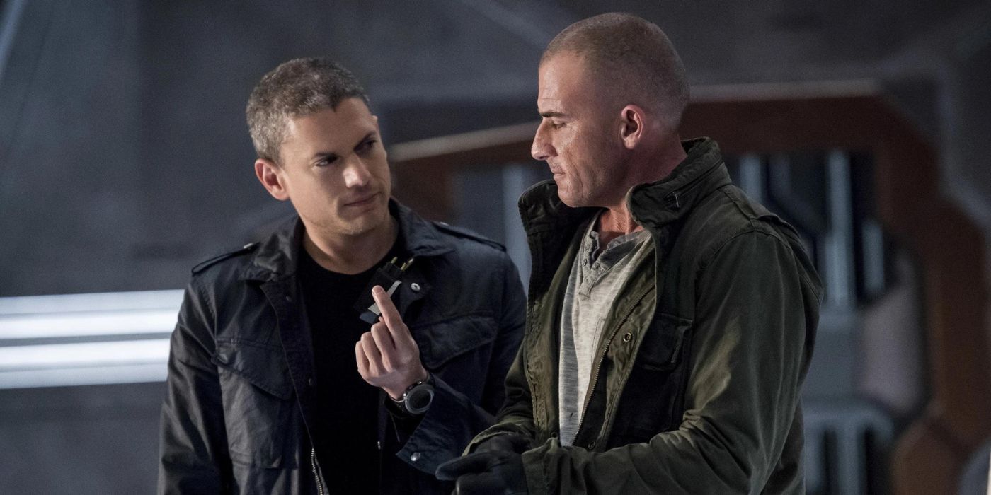 Heat Wave and Captain Cold discussing a plan in &lsquo;DC&rsquo;s Legends of Tomorrow&rsquo;