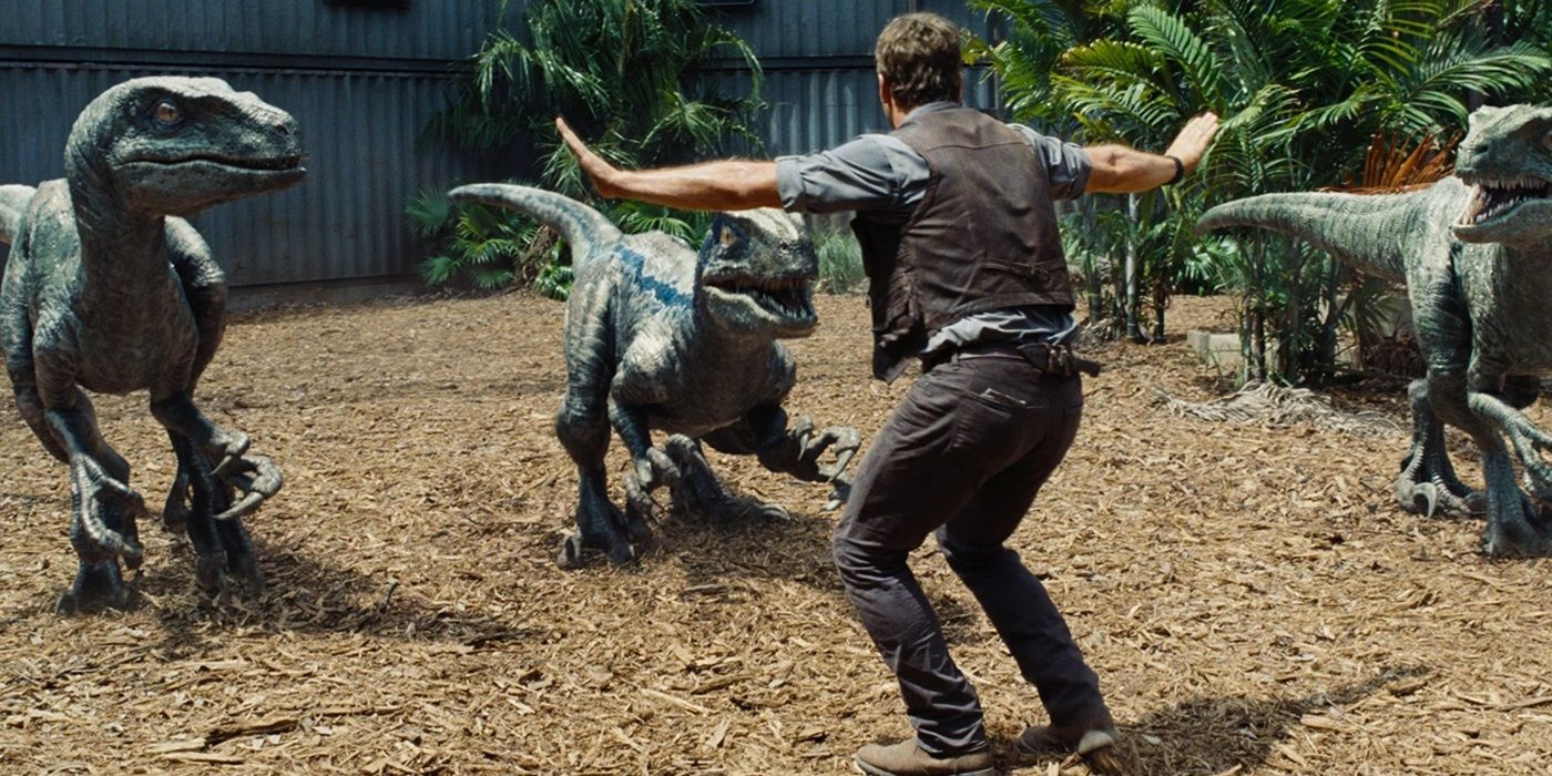 Chris Pratt as Owen Grady taming Blue and two other velociraptors in Jurassic World