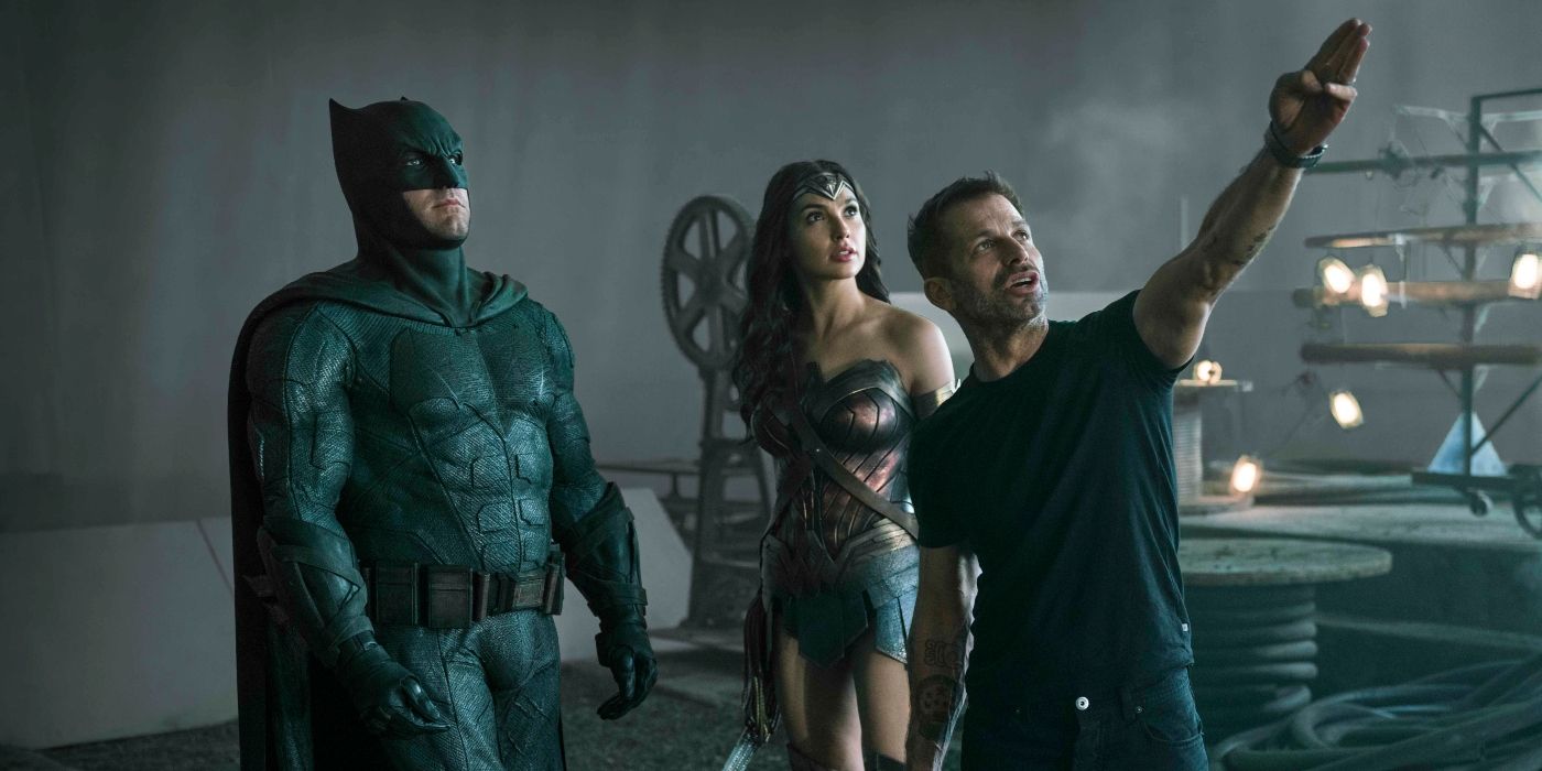 Zack Snyder, Ben Affleck e Gal Gadot no set de Liga da Justiça 