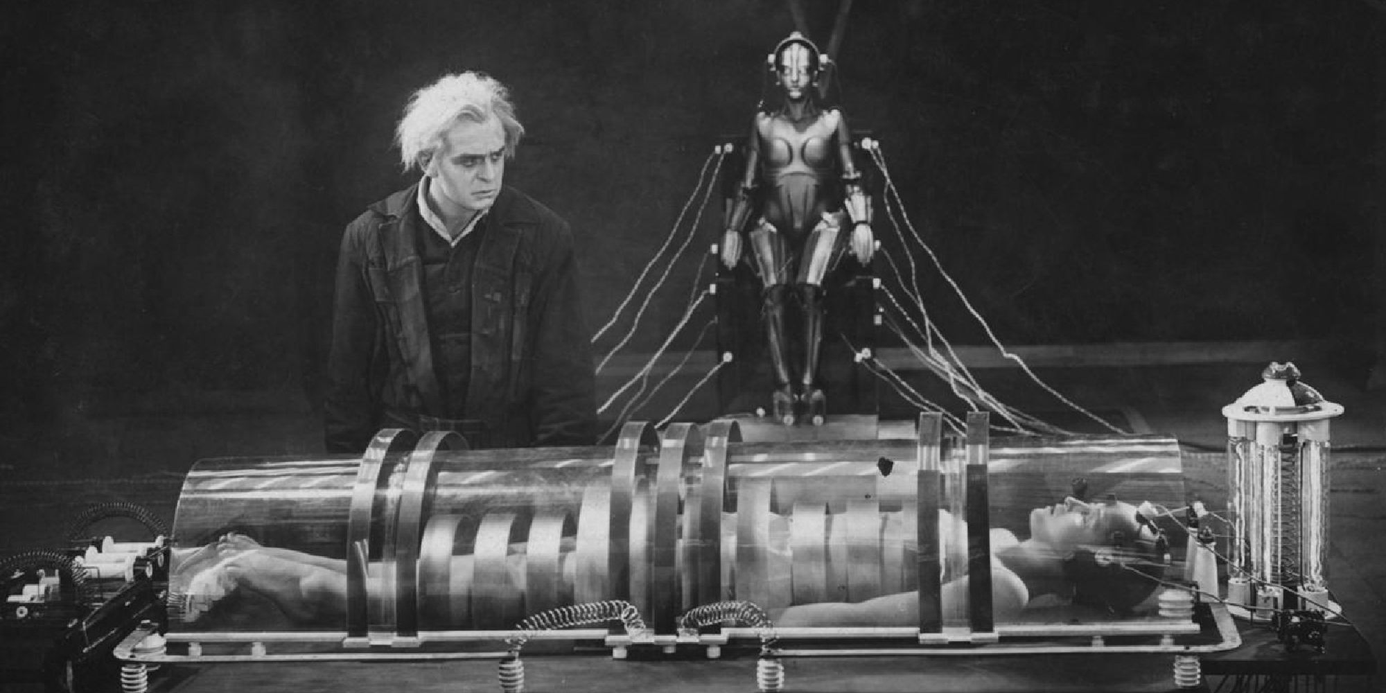 A man looking at a woman with Maschinenmensch in the background in Metropolis