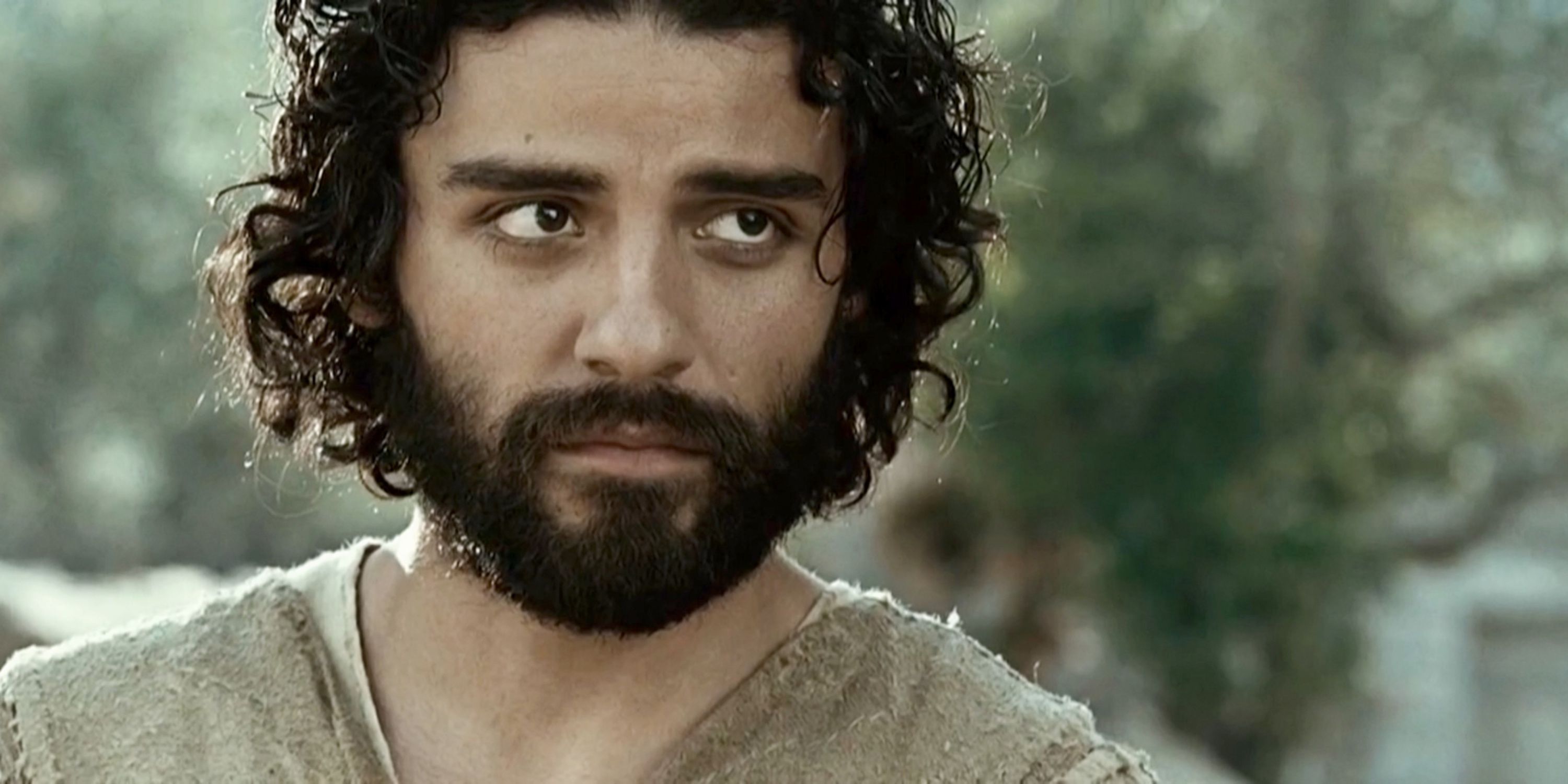 Oscar Isaac as Joseph looking intently in The nativity Story