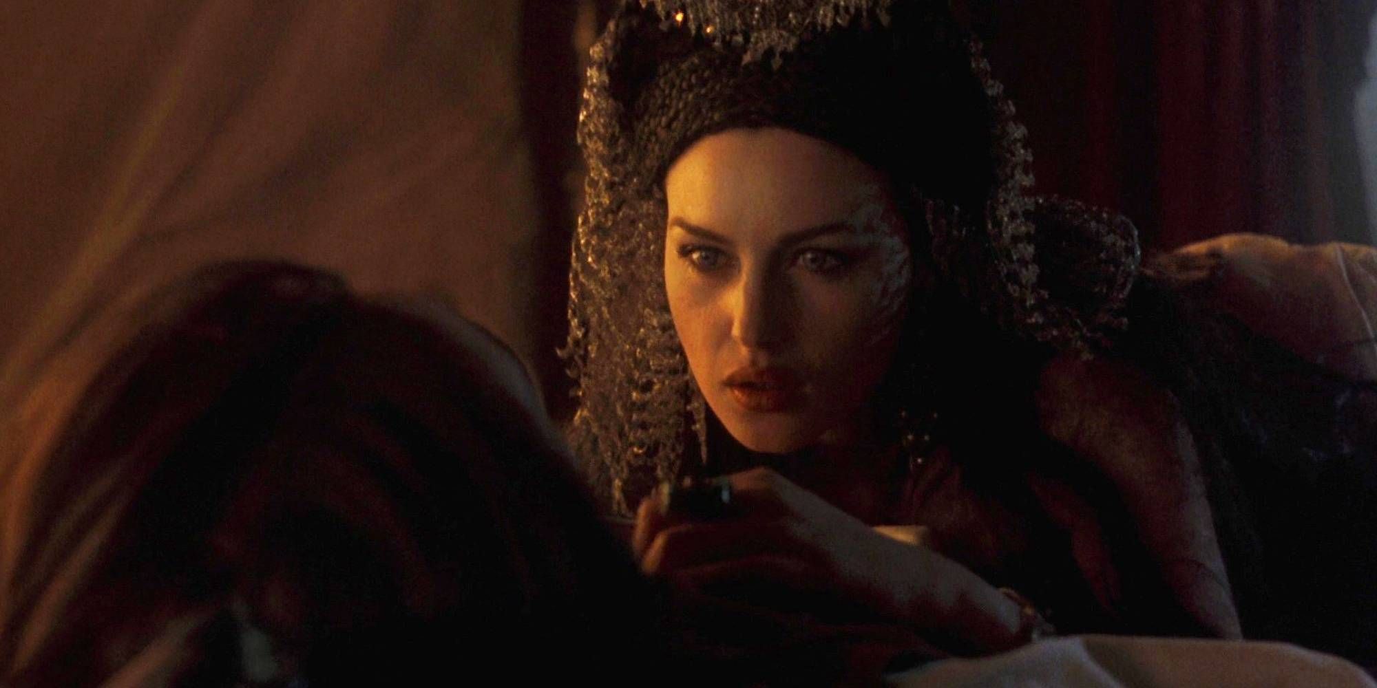 Monica Bellucci as one of Dracula's brides seducing Jonathan in Bram Stoker's Dracula