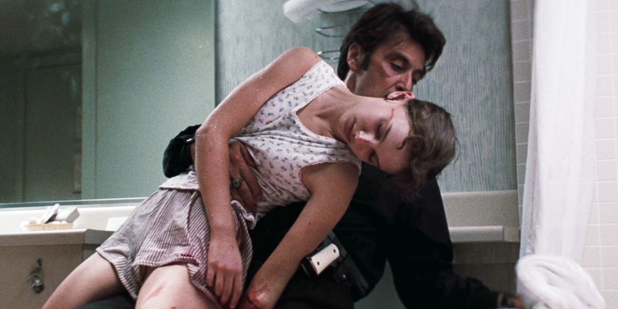 Al Pacino holding Natalie Portman's body in Heat