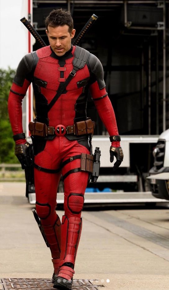 New Deadpool 3 Image Shows Ryan Reynolds In Costume 