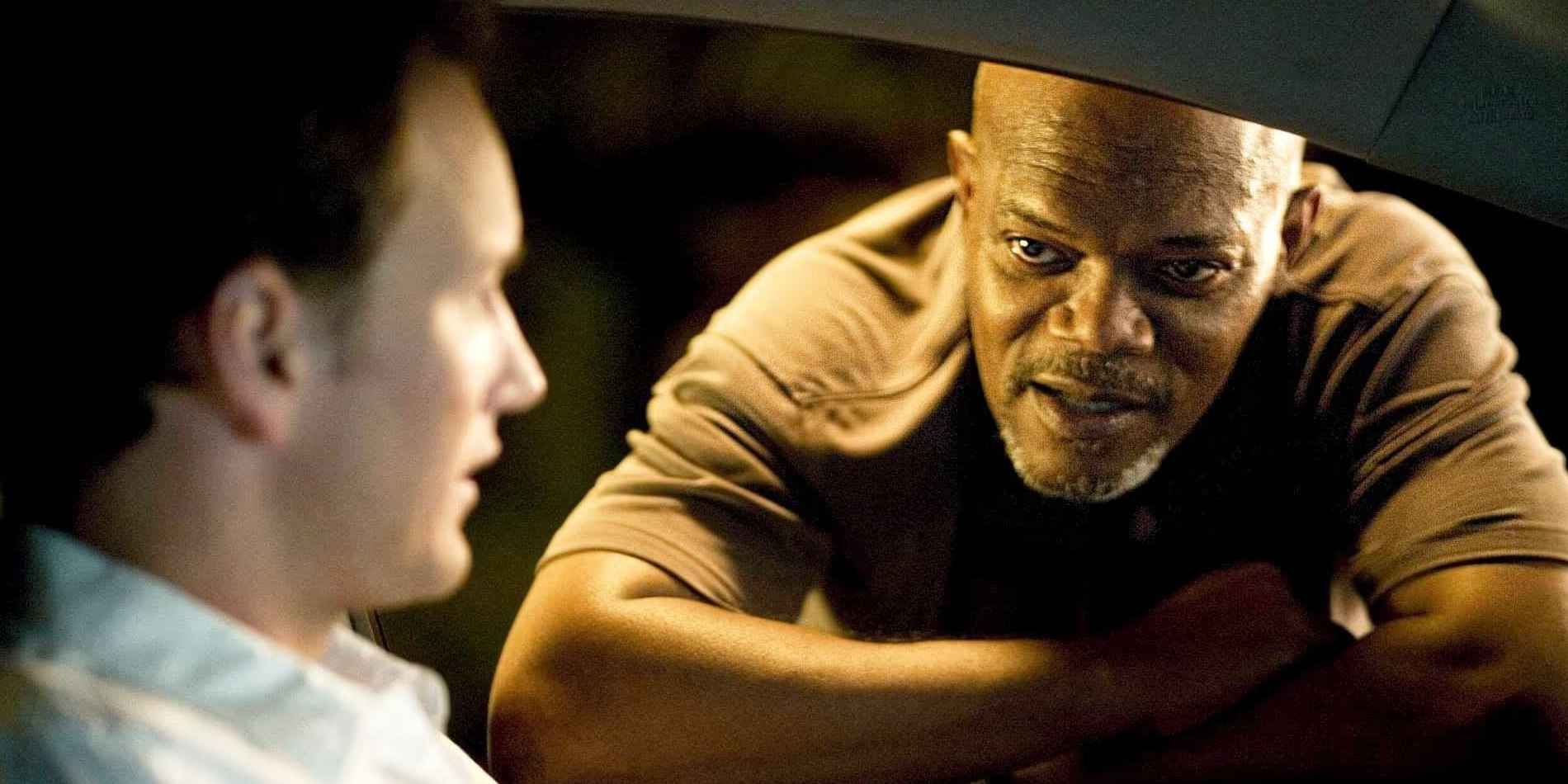 Samuel L. Jackson confronts Patrick Wilson at the window of his car in Lakeview Terrace