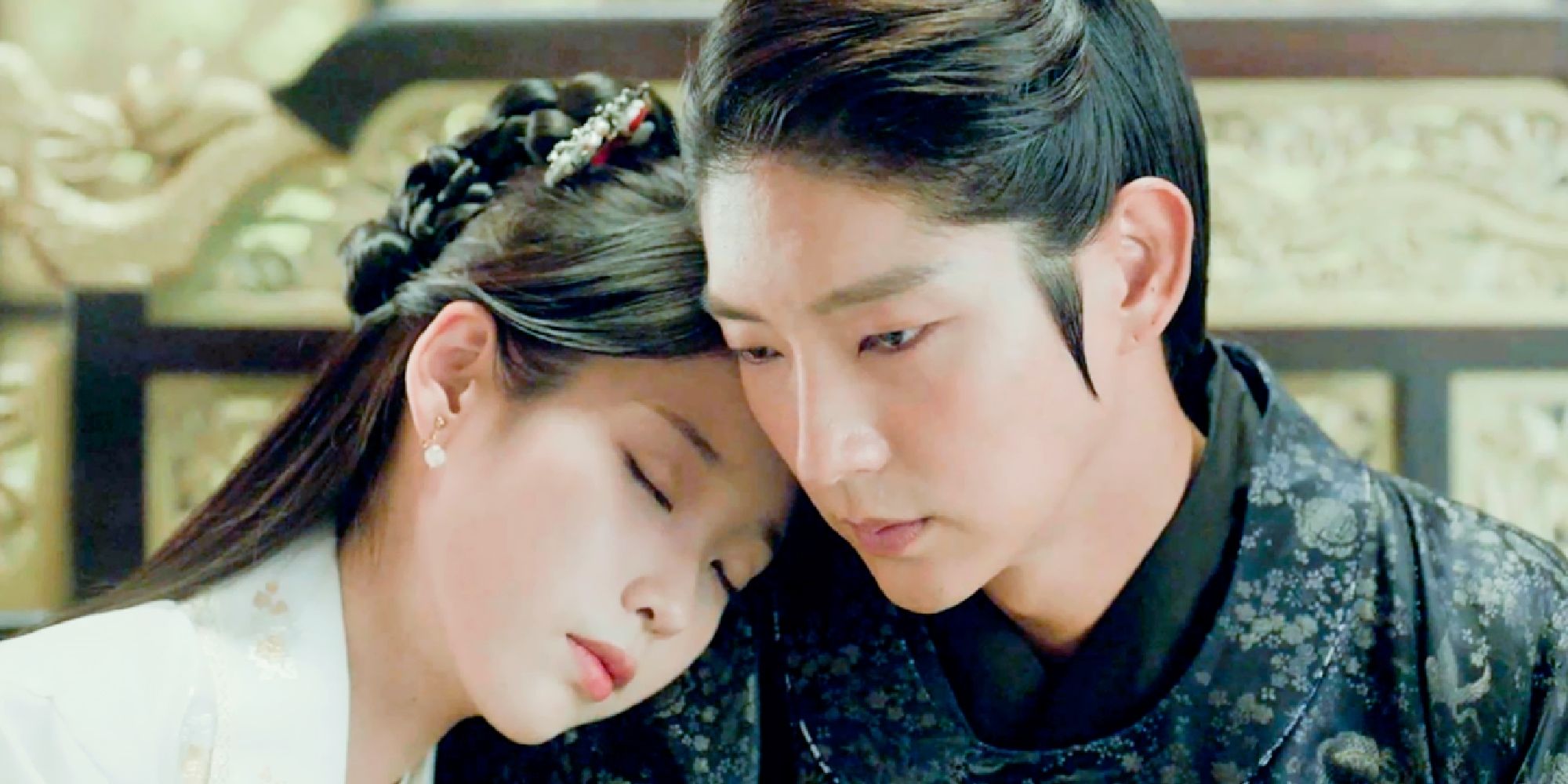 A woman rests her head on a man's shoulder in Moon Lovers: Scarlet Heart Ryeo. 