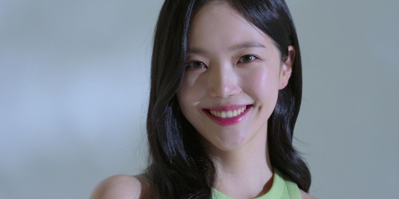 A closeup of Yun Ha-jeong smiling on 'Singles Inferno S3'