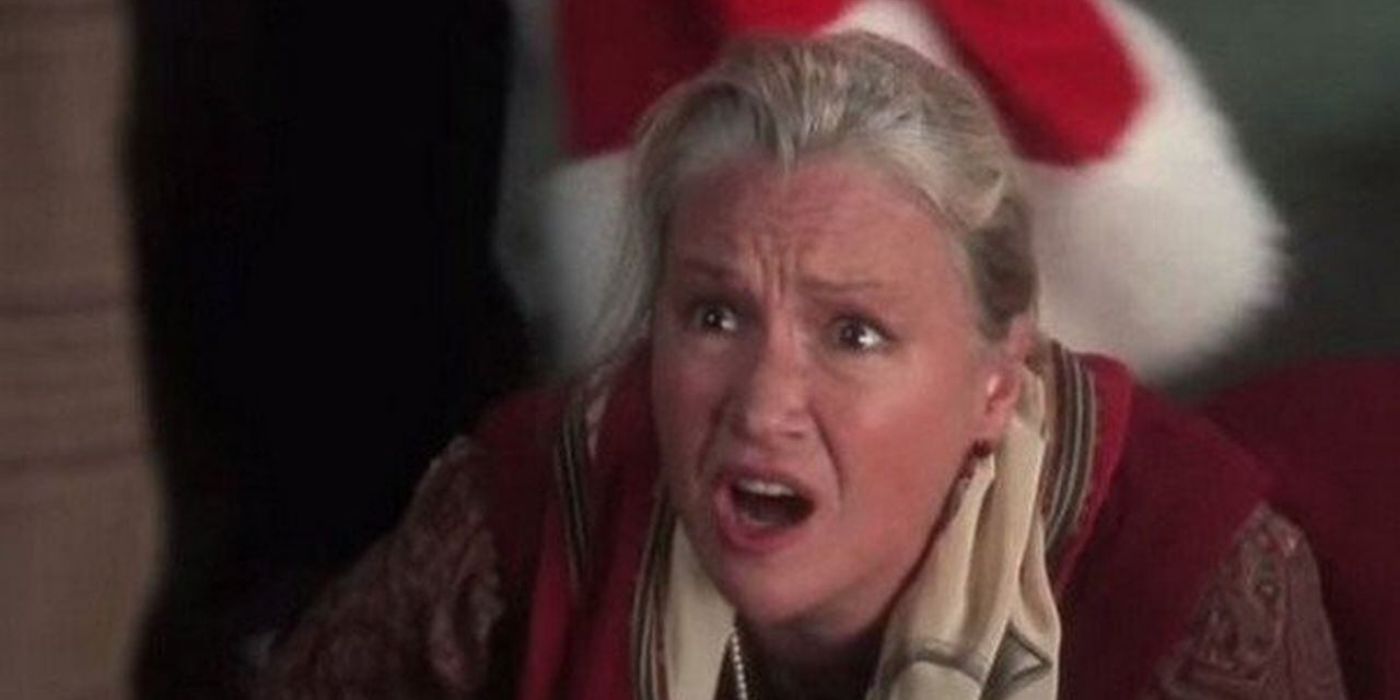 Diane Ladd as Nora Griswold looking offscreen in 'Christmas Vacation'
