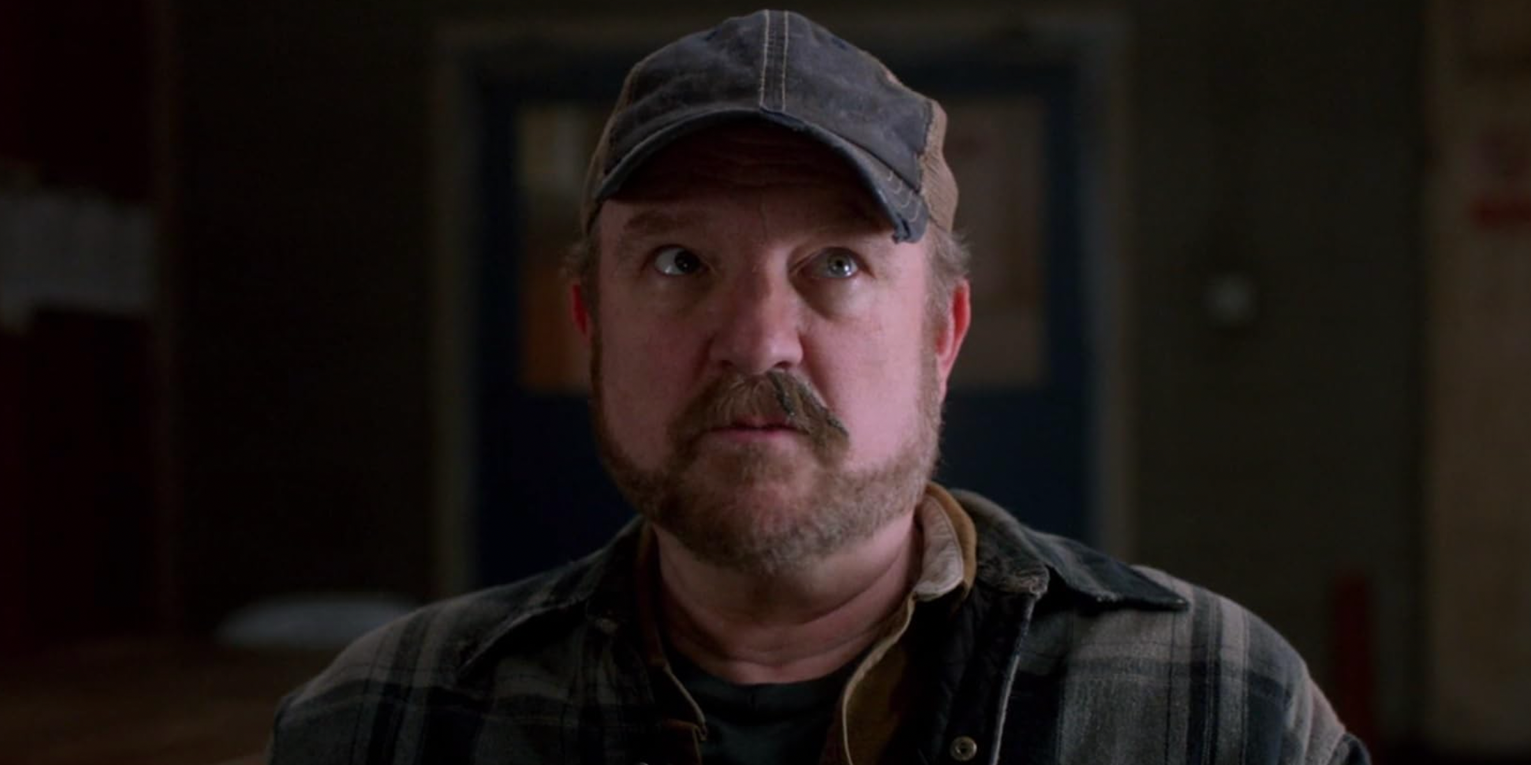 El actor Jim Beaver interpreta a Bobby, quien está controlado por Carnworm en Supernatural.