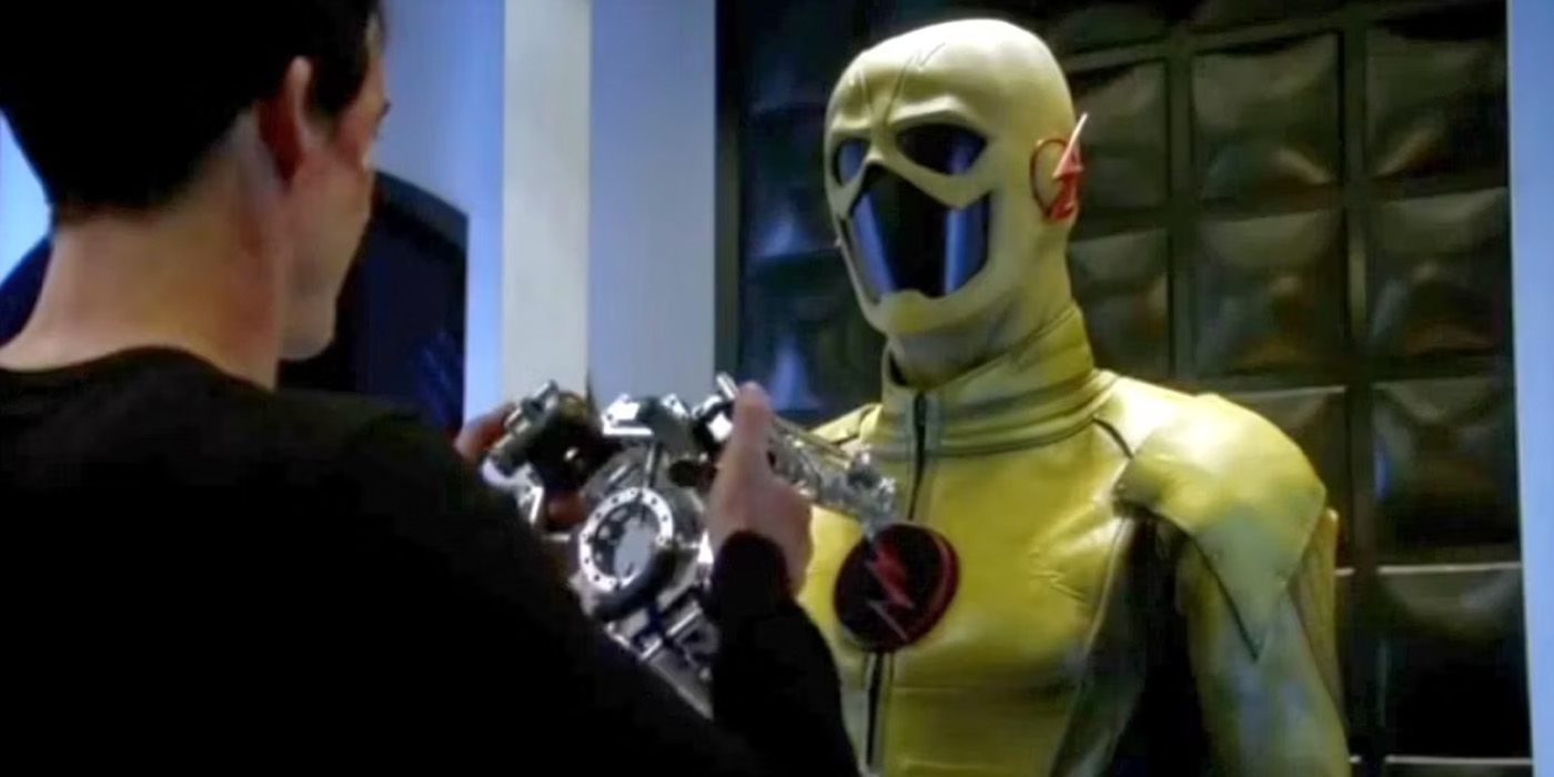 Harrison Wells aka Eobard Thawne (Tom Cavanaugh) reveals his Reverse-Flash suit on 'The Flash'