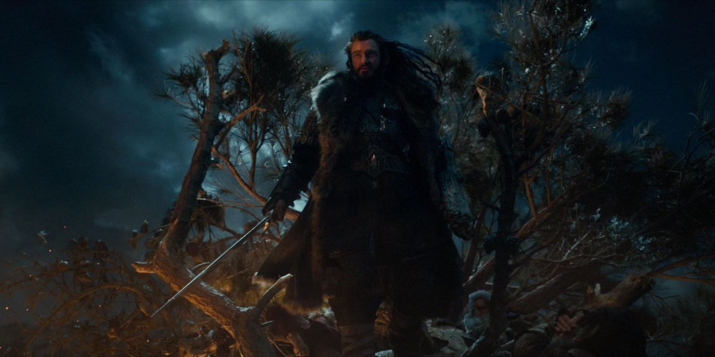 Thorin Oakenshield walks down a broken tree to fight Azog