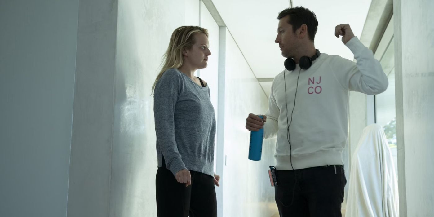 Leigh Whannell dirige a Elisabeth Moss en el rodaje de El hombre invisible