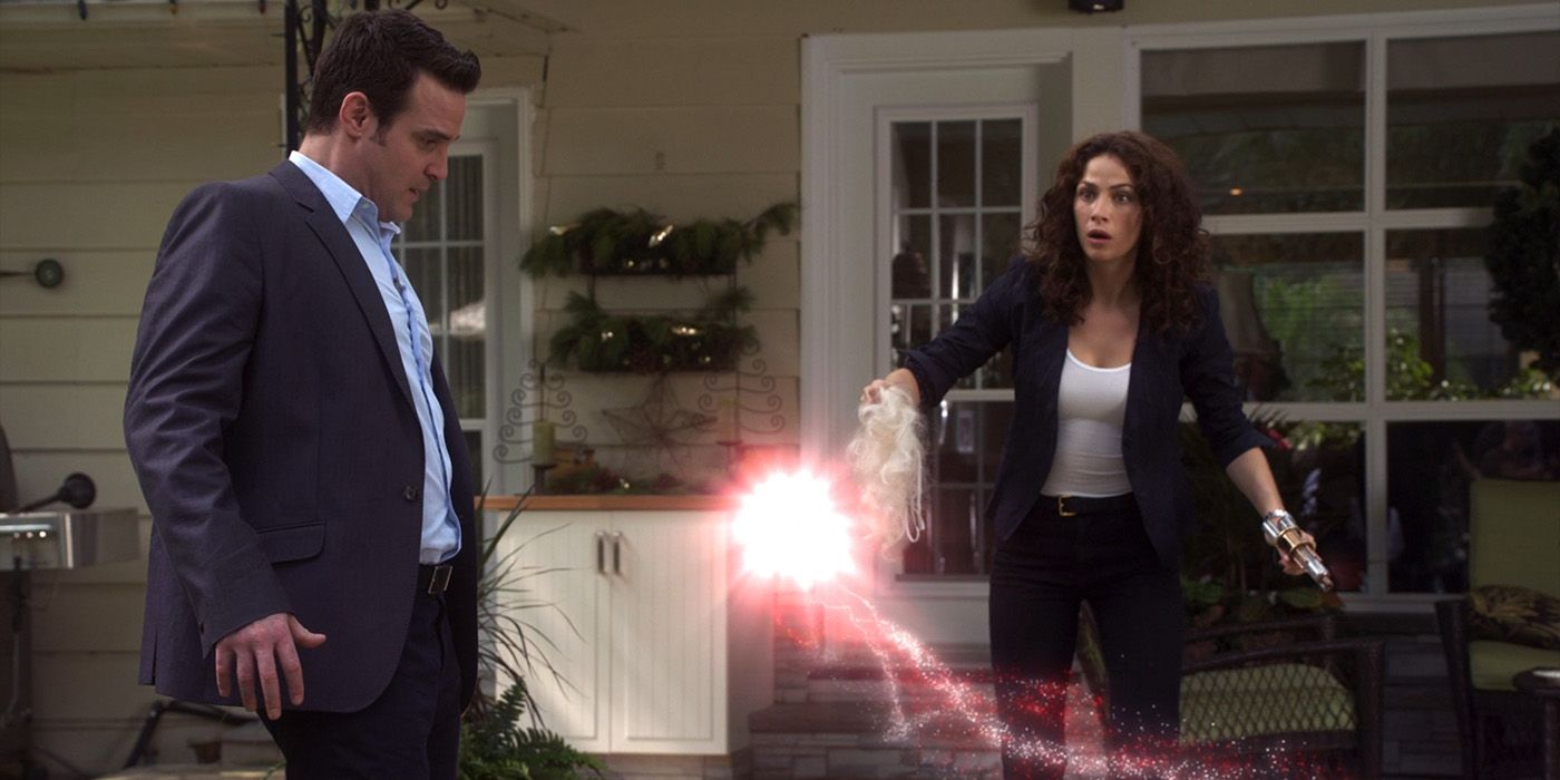 Pete (Eddie McClintock) and Myka (Joanne Kelly) find a Christmas-themed artefact on 'Warehouse 13'