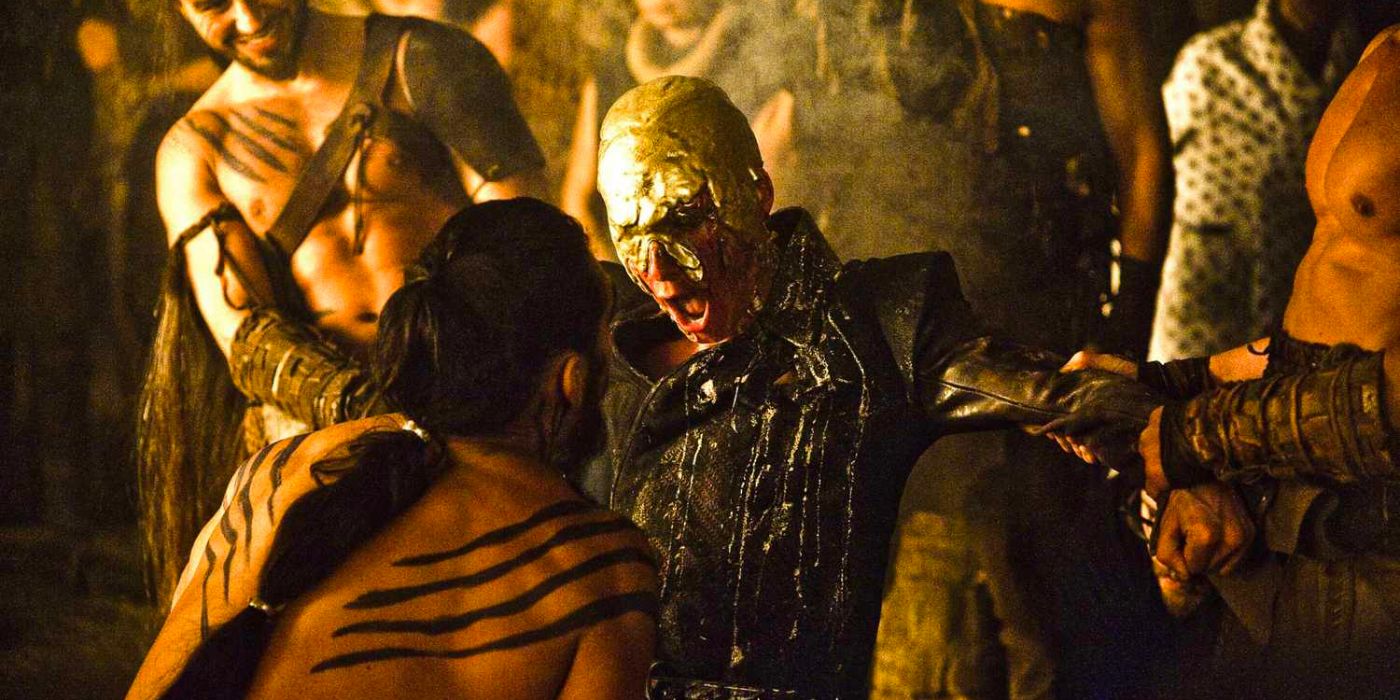 Prince Viserys (Harry Lloyd) screams in agony as Khal Drogo (Jason Momoa) pours molten gold over his head.