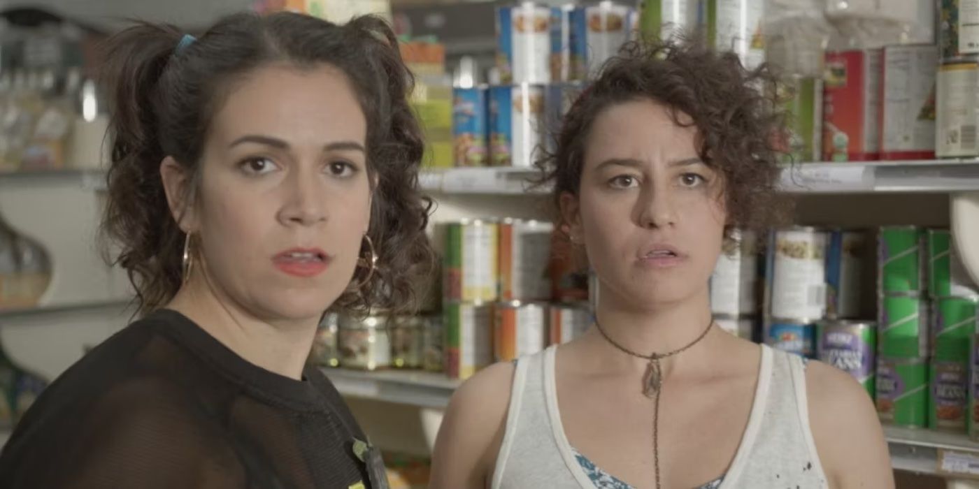 Abbi Jacobson and Ilana Glazer in front of a shelf of cans in 'Broad City'