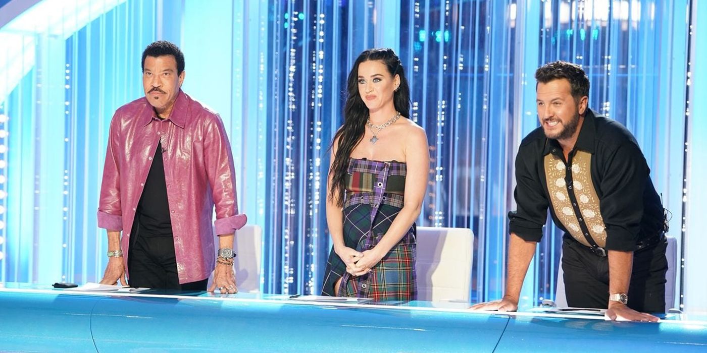 Lionel Richie, Katy Perry and Luke Bryan standing behind the judge's desk on American Idol.