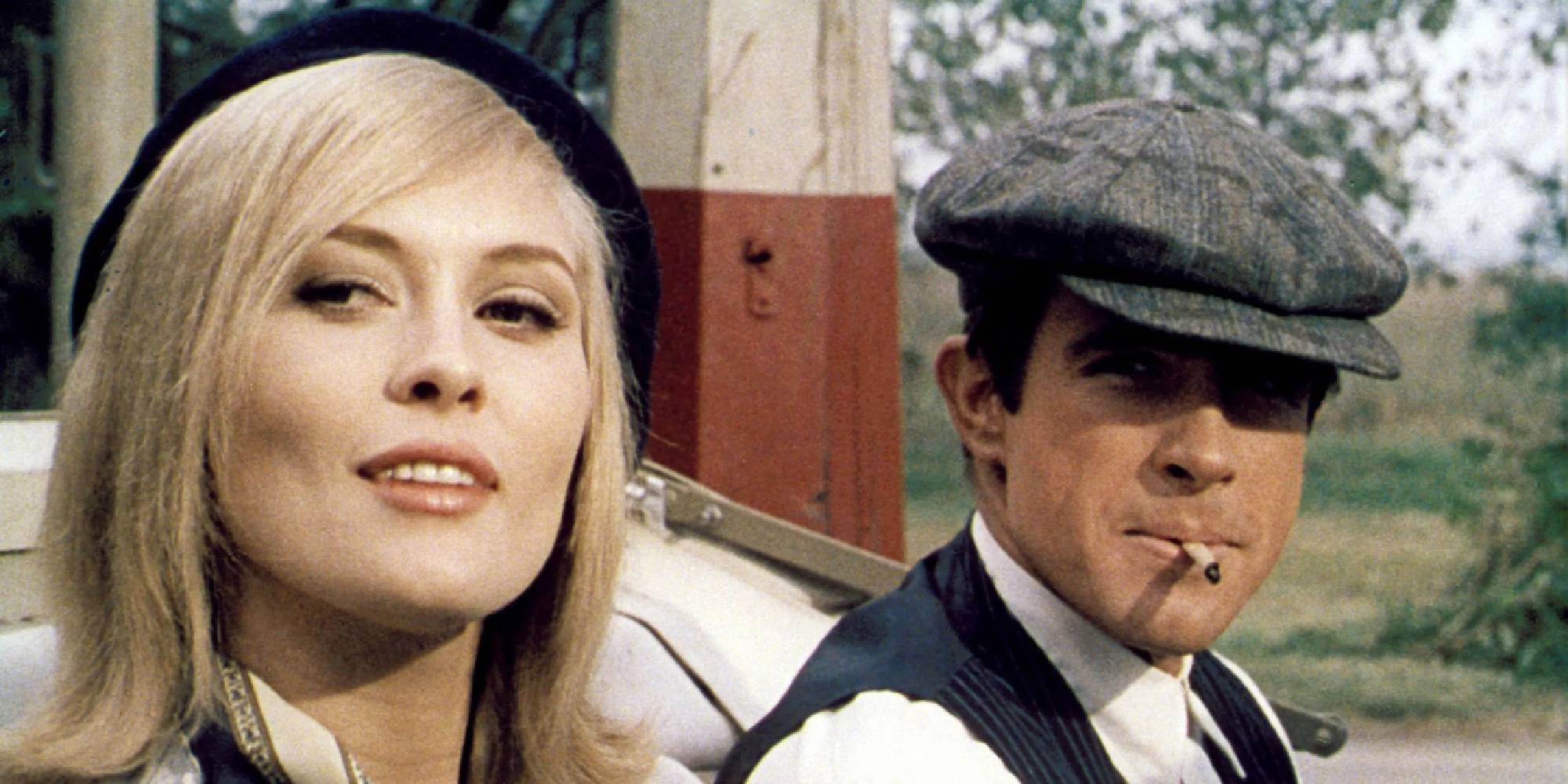 Bonnie and Clyde looking in the same direction in Bonnie And Clyde (1967)